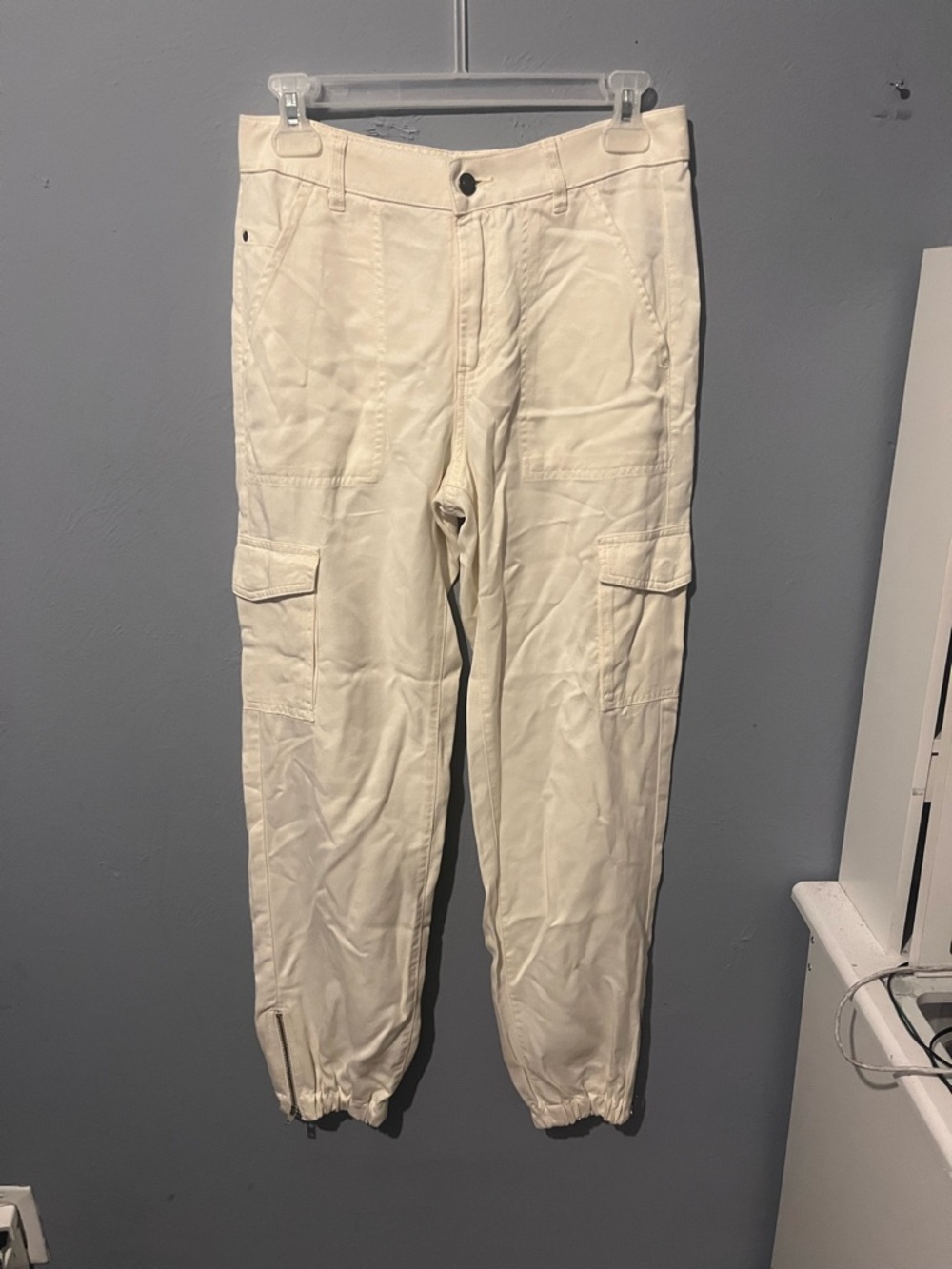 Guess Men's Cream Cargo Jogger Pants